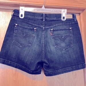 Levi’s 515 full cut figure hugging jean shorts stretch denim Sz 8 x 4.76” EUC